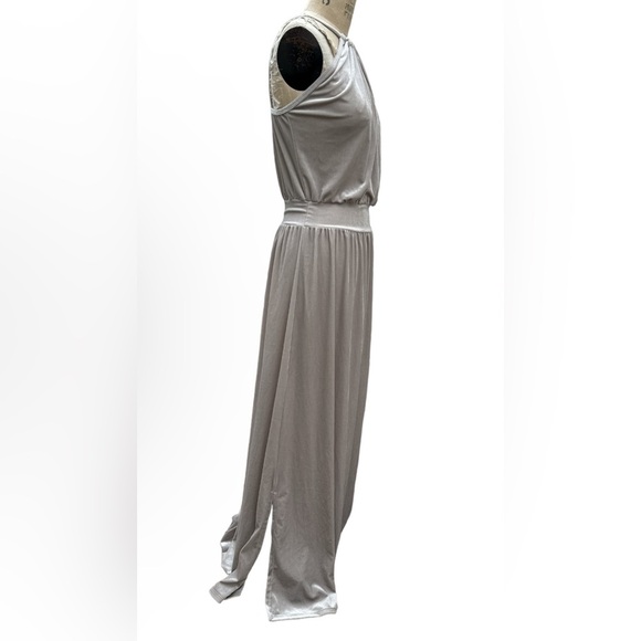 Halter Neck Blouson Maxi Dress
GO COUTURE sz Large - Picture 3 of 5
